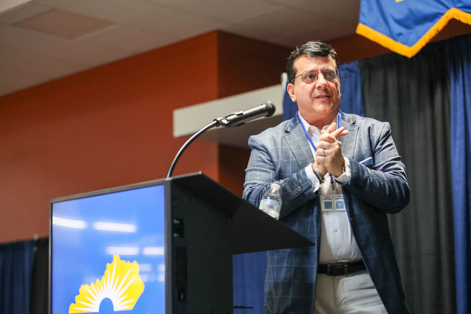 David Dean Mauro addressing attendees at a live cyber and AI training