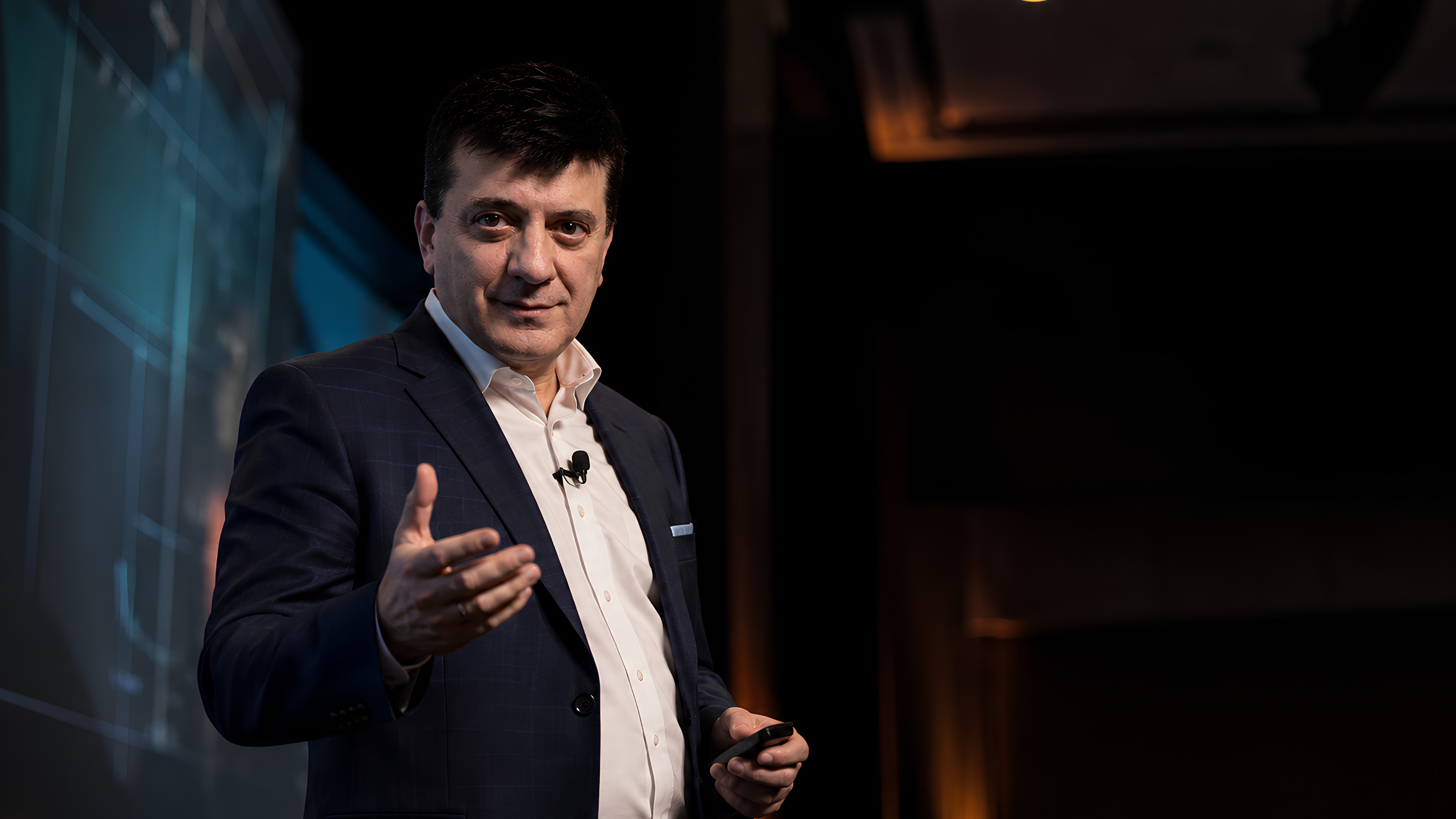 Dean Mauro speaking at an industry conference